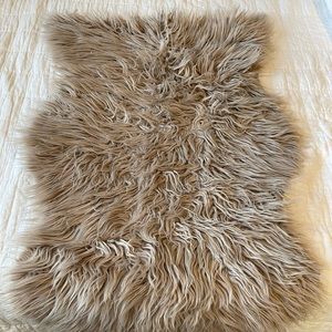 Faux sheepskin rug